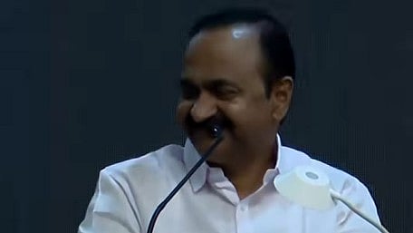 'ഓടുന്ന വണ്ടിയില്‍ നമ്മള്‍ ഓടിയിട്ട് കാര്യമില്ല, കറന്റ് വന്നാലേ സംസാരിക്കാന്‍ പറ്റുകയുള്ളു'; മുഖ്യമന്ത്രിക്ക് 'കട്ട്' പറഞ്ഞ് കറന്റ്
