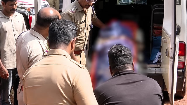 കാസർകോട് തീരത്ത് തലയില്ലാത്ത മൃതദേഹം കണ്ടെത്തിയ സംഭവത്തിൽ ദുരൂഹത; കടലിൽ ഒഴുകിയെത്തിയത് മുൻപ് പോസ്റ്റ്‌മോർട്ടം ചെയ്ത ശരീരം