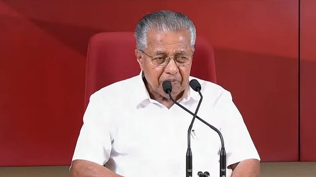 'വഖഫ് ബോര്ഡില് അമുസ്ലീങ്ങളെ തിരുകിക്കയറ്റാനുള്ള ശ്രമം ഗൗരവകരം; സര്ക്കാര് ഹര്ജിക്കാര്ക്കൊപ്പം ഒത്തുകളിക്കുന്നു'