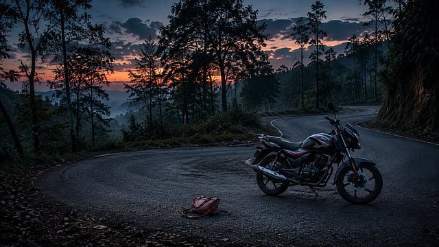 ആന്ധ്രയിൽ ക്ഷേത്രദർശനത്തിനിടെ ഭർത്താവിനെ വെട്ടിക്കൊന്നു; 19-കാരിയായ ഭാര്യയും കാമുകനും കൂട്ടാളികളും പിടിയിൽ