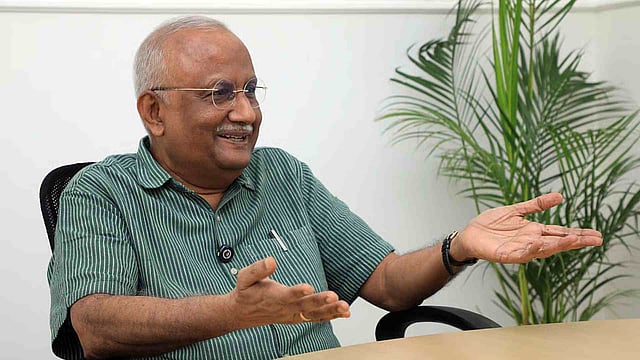 'പരസ്യ പ്രതികരണങ്ങള് മാധ്യമ ശ്രദ്ധ നേടാന്, അത് ഐഎഎസ് ഉദ്യോഗസ്ഥര്ക്ക് ചേര്ന്നതല്ല'