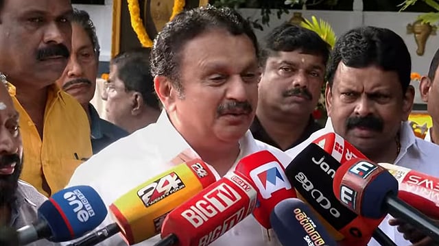 'അന്നം മുടക്കിയിട്ടില്ല, ഭൂമി കയ്യേറ്റക്കാരെ ഒഴിപ്പിച്ചതാണ്'; പൊതിച്ചോര് വിവാദത്തില് വീണ്ടും വിശദീകരണവുമായി മന്ത്രി കെ മുരളീധരന്