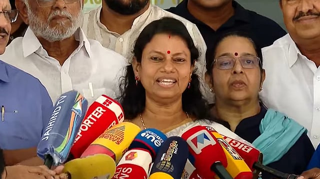 കോറോഹെല്ത്ത് കൂട്ടപിരിച്ചുവിടല്: ജീവനക്കാര്ക്ക് 5 മാസത്തെ മുഴുവന് ശമ്പളം കൂടി, എക്സിപീരിയന്സ് സര്ട്ടിഫിക്കറ്റും നല്കുമെന്ന് മന്ത്രി
