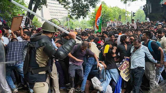 നീറ്റ് പ്രക്ഷോഭം: പൊലീസ് അതിക്രമങ്ങള് അന്വേഷിക്കാനുള്ള ഉന്നതതല സമിതിയെ ഇന്ന് പ്രഖ്യാപിക്കും