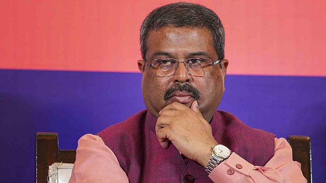 ചര്ച്ചയ്ക്ക് സന്നദ്ധത അറിയിച്ചിരുന്നു; രാഹുല് വിദ്യാര്ഥികളെ രാഷ്ട്രീയ ഉപകരണങ്ങളാക്കുന്നു : കേന്ദ്രമന്ത്രി ധര്മ്മേന്ദ്ര പ്രധാന്