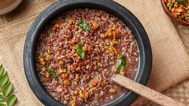 കർക്കടക ചികിത്സ വെറും ഉഡായിപ്പ്, മരുന്ന് കഞ്ഞിയിൽ അടങ്ങിയിരിക്കുന്നത് കൊഴുപ്പും കലോറിയും, ആരോഗ്യത്തിന് സുരക്ഷിതമല്ലെന്ന് ഡോക്ടർ