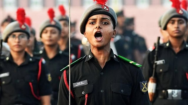 എൻ.സി.സി 'C' സർട്ടിഫിക്കറ്റ് ഉണ്ടോ?, ഇന്ത്യൻ ആർമിയിൽ ഓഫീസറാകാം; പെൺകുട്ടികൾക്ക് അവസരം