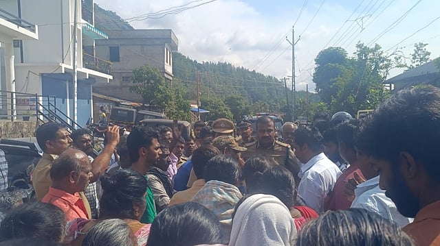 മറയൂരിൽ വീണ്ടും കാട്ടുപോത്തിന്റെ അക്രമം: സ്കൂൾ ബസ് കാത്തുനിന്ന മൂന്നാം ക്ലാസ് വിദ്യാർഥിക്ക് പരിക്ക്