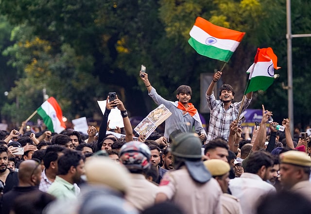 10 കോടി പിഴ, 10 വര്ഷം തടവ്; മൂന്ന് മാസത്തിനകം വിധി; ചോദ്യചോര്ച്ച തടയാനുള്ള ബില്ലിന് മന്ത്രിസഭ അംഗീകാരം