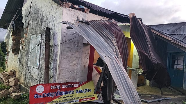 12-ാം തവണയും റേഷൻ കട തകർത്ത് 'ചക്കക്കൊമ്പൻ': ശാന്തൻപാറയിൽ ഭീതി പരത്തി കാട്ടാന ആക്രമണം| VIDEO