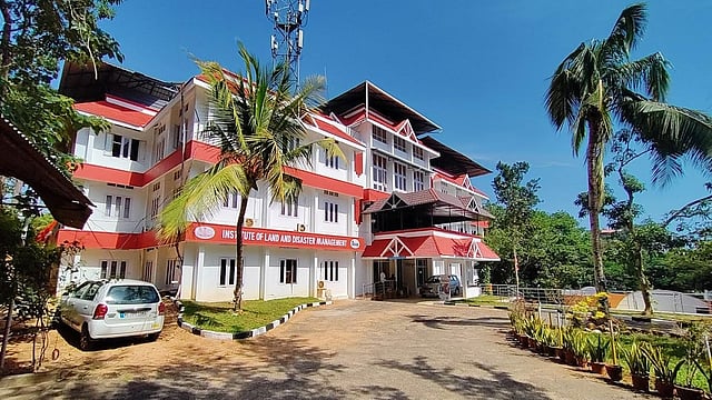 റവന്യൂ വകുപ്പിന് കീഴിൽ യങ് പ്രൊഫഷണൽ നിയമനം; 30,000 രൂപ ശമ്പളം