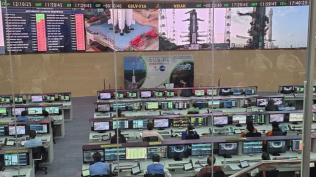 ISRO: ഡിഗ്രി മതി,
കേരളത്തിലടക്കം 242 ഒഴിവുകൾ; വിജ്ഞാപനം പുറത്തിറങ്ങി!