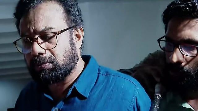 എകെജി ഭവനില് കയറി ഡല്ഹി പൊലീസ്, എസ്എഫ്ഐ നേതാവ് ഐഷി ഘോഷിനെ അറസ്റ്റ് ചെയ്യാന് നീക്കം; തടഞ്ഞ് സിപിഎം നേതാക്കള്, നാടകീയ രംഗങ്ങള്