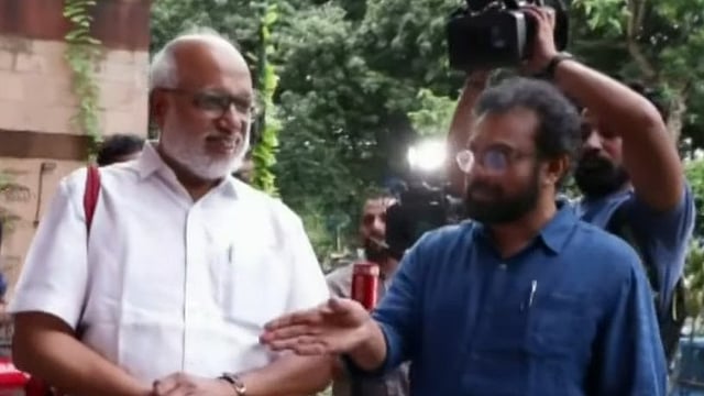 'എകെജി ഭവനില് കയറാന് എവിടെ നിന്നാണ് ധൈര്യം?, നെയിം ബോര്ഡും യൂണിഫോമും എവിടെ?'; പൊലീസ് ഉദ്യോഗസ്ഥയോട് തര്ക്കിച്ച് ജോണ് ബ്രിട്ടാസ്