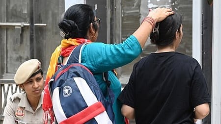 'ഒരു മിനിറ്റ് കൊണ്ട് 'നീറ്റ്' പരീക്ഷ എഴുതാൻ പറ്റുമോ? 668 മാർക്ക്, കിട്ടിയത് മൈനസ് 11!'