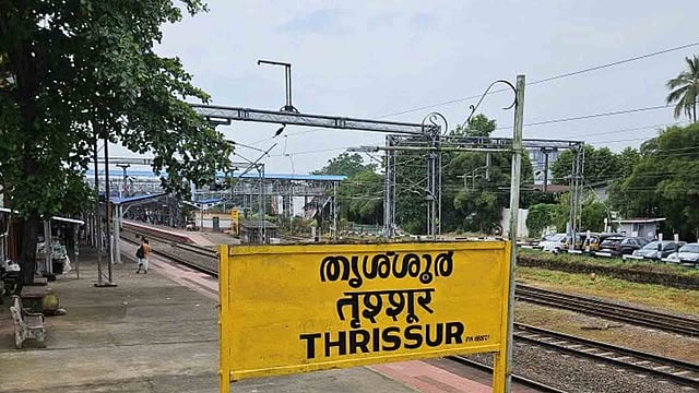 ഓടിത്തുടങ്ങിയ തീവണ്ടിയില് ഇരുകൈകളിലും ചായക്കപ്പുമായി കയറാൻ ശ്രമിക്കവേ യുവാവ് വീണുമരിച്ചു