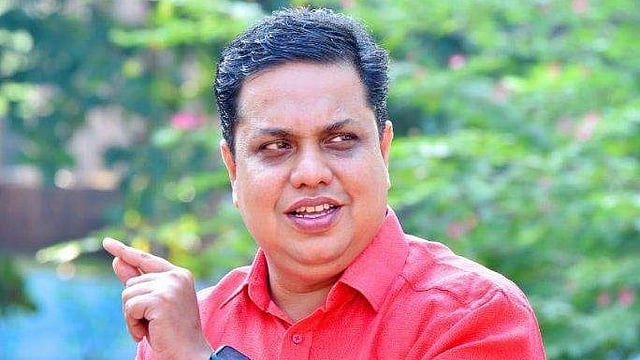 'ഗുരു പുതുമടിശീലക്കാരുടെ മടിയിൽ പിടഞ്ഞു വീണു മരിക്കുന്നു'; വെള്ളാപ്പള്ളിക്കെതിരെ ഒളിയമ്പുമായി എഎൻ ഷംസീർ