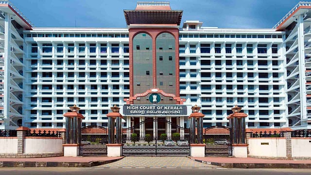 ഹൈക്കോടതി വളപ്പില്‍ ഫോട്ടോ, വിഡിയോ, ലൈവ് സ്ട്രീമിങ്  നിരോധനം, മാധ്യമ പ്രവര്‍ത്തകര്‍ക്കും ബാധകം