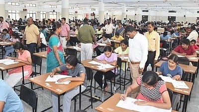 പരീക്ഷാ കേന്ദ്രം മൂന്നാഴ്ച മുന്പ് അറിയിക്കും; അഭ്യൂഹങ്ങള് വിശ്വസിക്കരുത്; നീറ്റ് പരീക്ഷയില് പഴുതടച്ച് ക്രമീകരണങ്ങളുമായി കേന്ദ്രം