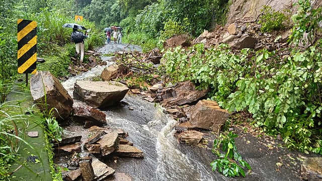 പാല്‍ച്ചുരം റോഡ് അടച്ചു; കണ്ണൂരില്‍നിന്നു വയനാട്ടിലേക്ക് ബദല്‍ യാത്രാ ക്രമീകരണം