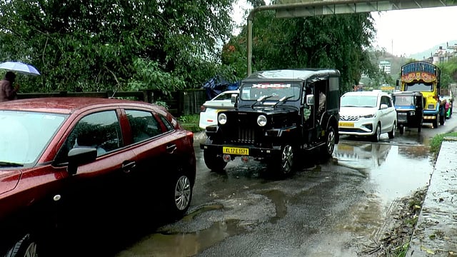 ദേശീയപാത അടഞ്ഞു: മൂന്നാറിലേക്കുള്ള യാത്ര ഒരൊറ്റ പാലത്തിലൂടെ; ഗതാഗതക്കുരുക്കിൽ ശ്വാസംമുട്ടി ടൗൺ