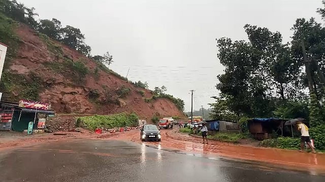 മഴക്കെടുതി: ഇടുക്കിയിൽ വീടും സ്ഥലവും നഷ്ടപ്പെട്ടവരെ പുനരധിവസിപ്പിക്കാൻ ഭൂമി കണ്ടെത്തും; 1.36 കോടിയുടെ കൃഷിനാശം; 117 റോഡുകൾ തകർന്നു