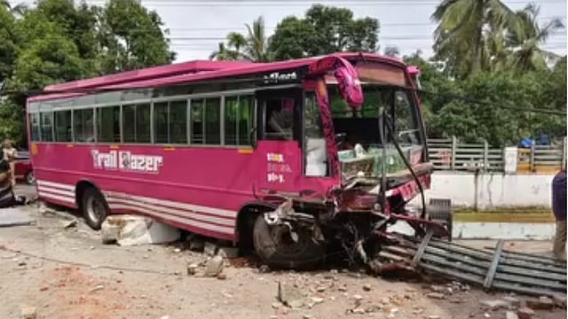 കുന്നംകുളത്ത് നിയന്ത്രണം നഷ്ടപ്പെട്ട സ്വകാര്യ ബസ് അഞ്ച് വാഹനങ്ങളിൽ ഇടിച്ചു കയറി; രണ്ട് മരണം, എട്ടുപേർക്ക് പരിക്ക്