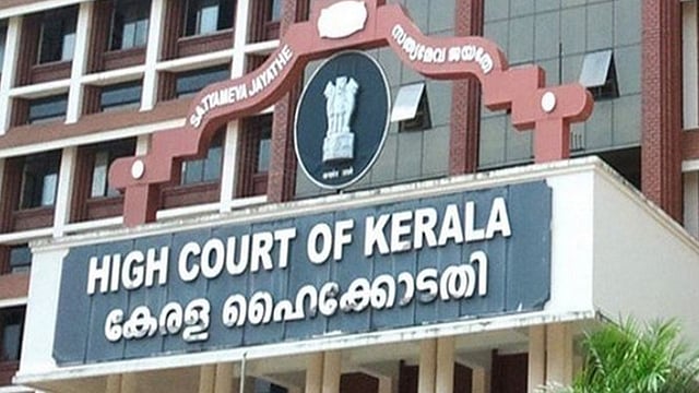 'നഗരത്തില് ചെറുവാഹനങ്ങളെ പേടിപ്പിക്കാന് ആരാണ് അധികാരം നല്കിയത്?; ബസ് ഓടിക്കുന്നവര് റോഡിലെ തമ്പുരാക്കന്മാരല്ല'