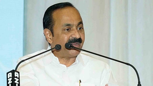 എന്ത് തൊലിക്കട്ടിയാണ്?, 'കാരണഭൂതൻ തിരുവാതിര കളിയുമായി നടന്നവർ ഇപ്പോൾ സമരവുമായി ഇറങ്ങിയിരിക്കുന്നു'