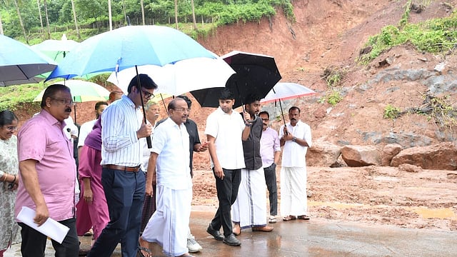 പാണക്കാട്ടെ മണ്ണിടിച്ചിലിന് കാരണം അനധികൃത പാറപൊട്ടിക്കൽ; മന്ത്രി പികെ കുഞ്ഞാലിക്കുട്ടി