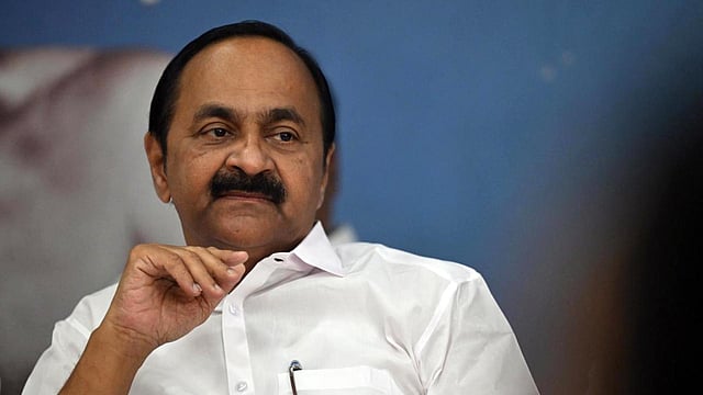 'വന്ദേമാതരം മുഴുവന് പാടണം': യുഡിഎഫിലും എതിര്പ്പ്, ബിജെപി കൂട്ടുകെട്ടെന്ന് എല്ഡിഎഫ്; സര്ക്കാര് പ്രതിരോധത്തില്
