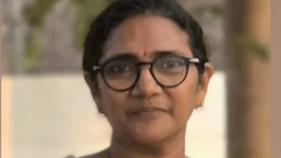 സ്ഥലംമാറ്റ ഉത്തരവ് കിട്ടി; പഞ്ചായത്ത് യോഗത്തിനെത്തിയ ഹെല്ത്ത് ഇന്സ്പെക്ടര് കുഴഞ്ഞുവീണു മരിച്ചു