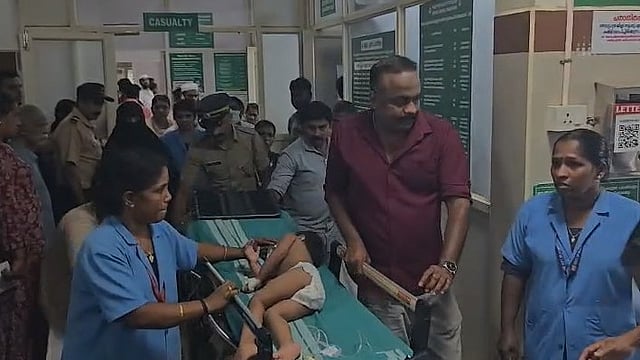 ആരോഗ്യമന്ത്രിയുടെ സന്ദർശനത്തിനിടെ ഇടുക്കി ജില്ലാ ആശുപത്രിയിൽ ചികിത്സാ നിഷേധം; പനി ബാധിച്ച കുട്ടിയെ ചികിത്സിക്കാതെ തിരിച്ചയച്ചു