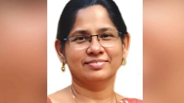 ചപ്പാത്തി മെഷീനില് കൈ കുടുങ്ങി; സ്ഥാപന ഉടമയായ വീട്ടമ്മ മരിച്ചു