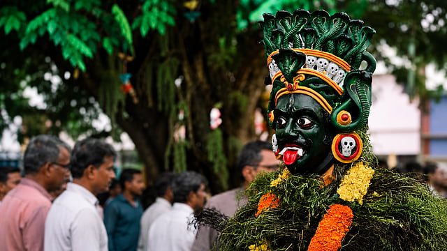 'തേങ്ങാമരമതു കായ്ക്കണമെങ്കില്, കുമ്മാട്ടിക്കൊരു തേങ്ങ കൊടുപ്പിന്'