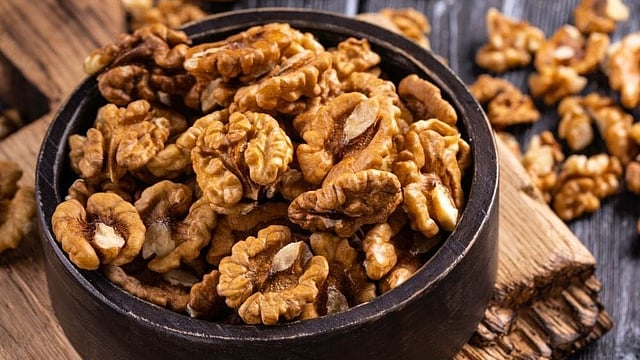വാൽനട്ട് കഴിക്കാൻ സമയമുണ്ടോ? ​ഗുണം കിട്ടണമെങ്കിൽ ഇതറിയണം