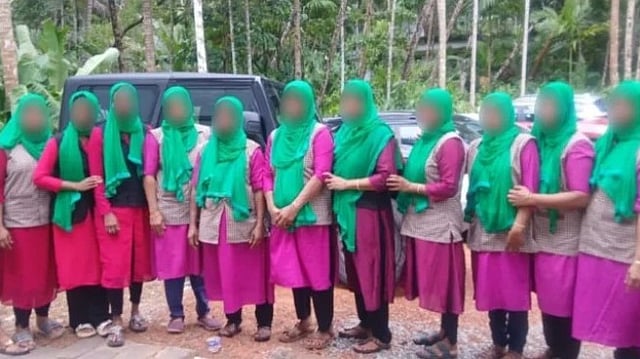 കാറ്ററിങ് ജീവനക്കാരായ സ്ത്രീകൾക്ക് തട്ടം നിർബന്ധമാക്കിയതായി പരാതി; ഉടമയ്ക്കെതിരെ പ്രതിഷേധവുമായി ഹിന്ദുഐക്യവേദി