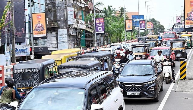 തലസ്ഥാനത്ത് വാരാന്ത്യത്തിൽ  ഗതാഗത നിയന്ത്രണം; ഓണം സമാപന ഘോഷയാത്രയും ഉപരാഷ്ട്രപതിയുടെ സന്ദർശനവും