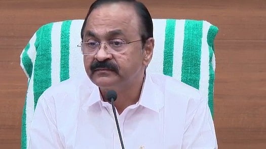 ലഹരിക്കേസിൽ അറസ്റ്റിലായവരെ നേരിട്ടറിയാം, പക്ഷേ എന്റെ സോഷ്യൽ മീഡിയ ടീമിൻറെ ഭാഗമല്ല; വി ഡി സതീശൻ