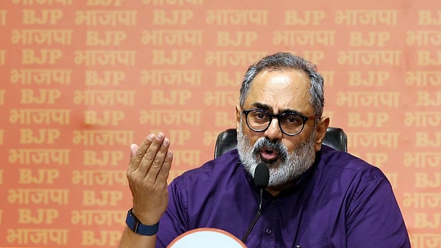 'മതനേതൃത്വത്തിന്റെ വിലക്കുകള് കൊണ്ട് യുവതികളുടെ സ്വാതന്ത്ര്യം തടയാനാകില്ല; സിപിഎമ്മിന്റെയും കോണ്ഗ്രസിന്റെയും പ്രീണനനയം പിന്തിരിപ്പന് ശക്തികള്ക്ക് കരുത്ത് പകരുന്നു'