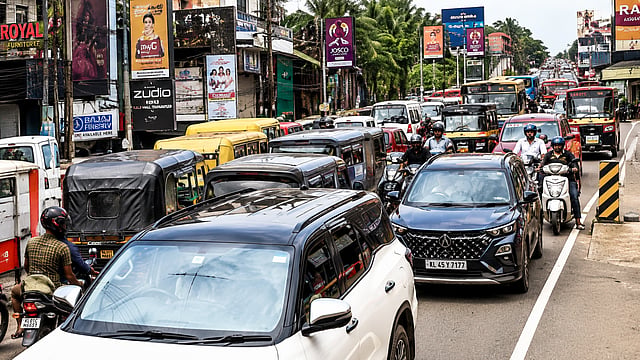 ഓണമെത്തും മുൻപേ കോഴിക്കോട് നഗരത്തിൽ വൻ ഗതാഗതക്കുരുക്ക്; ജീവിതം വഴിമുട്ടി ഓട്ടോ ഡ്രൈവർമാർ