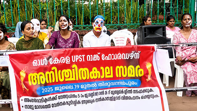 വിദ്യാഭ്യാസ മന്ത്രിയുമായി നടത്തിയ ചർച്ച ഫലം കണ്ടു; യുപിഎസ്ടി ഉദ്യോഗാർഥികൾ സെക്രട്ടേറിയറ്റ് സമരം അവസാനിപ്പിച്ചു