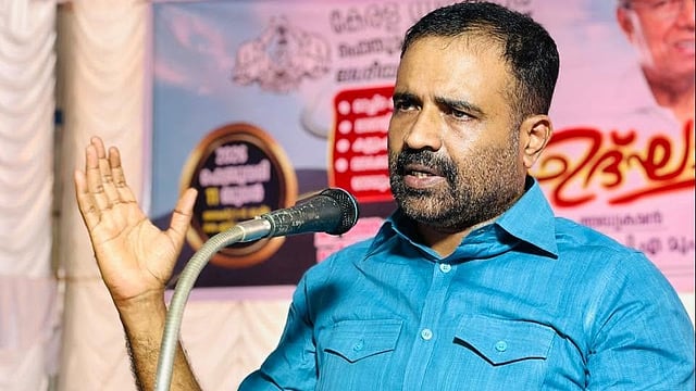 'എന്റെ ഭാഗത്ത് നിന്ന് പിഴവ് ഉണ്ടായി, ഖേദം പ്രകടിപ്പിക്കുന്നു'; സീറ്റ് ബെല്റ്റ് വിവാദത്തില് ക്ഷമാപണവുമായി സിആര് മഹേഷ് എംഎല്എ
