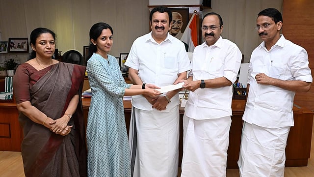 നവീന് ബാബുവിന്റെ മകള്ക്ക് സര്ക്കാര് ജോലി; നിയമന ഉത്തരവ് കൈമാറി മുഖ്യമന്ത്രി വിഡി സതീശന്