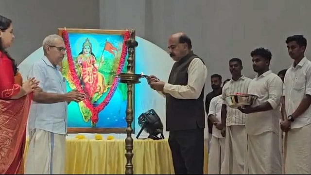 'അമ്മ എന്തെന്ന് അറിയുന്നവര്‍ എപ്പോഴും വന്ദേമാതരം എന്ന് പറയും'; കേരള വിസി വീണ്ടും ആര്‍എസ്എസ് വേദിയില്‍
