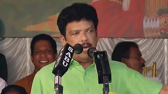 'ഡൗണ് ടു എര്ത്ത് സതീശന്, വാര്ത്താസമ്മേളനം കാണാന് കാത്തിരിക്കാറുണ്ട്; അത് പുസ്തകമാക്കണം'