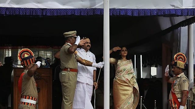 സ്വാതന്ത്ര്യദിനാഘോഷത്തിൽ വന്ദേമാതരം ഒഴിവാക്കി; വിവാദം രാഷ്ട്രീയ നേട്ടമാക്കി മുഖ്യമന്ത്രി വി ഡി സതീശൻ