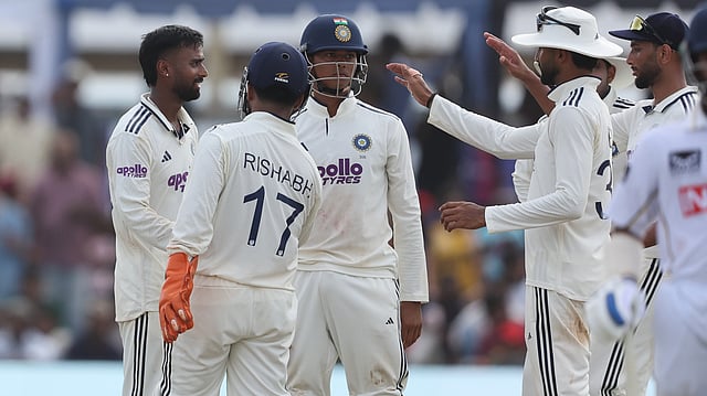 'സ്പിന്നിൽ' കുരുങ്ങി '8' വിക്കറ്റുകള്! ഇന്ത്യക്ക് നിര്ണായക ലീഡ്