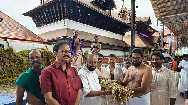 ആദ്യ കൊയ്ത്തിന്റെ നെല്ല് ഗുരുവായൂരപ്പന്; ഗുരുവായൂരിൽ ഇല്ലംനിറ ഇന്ന്