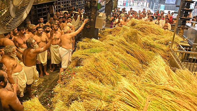 ഗുരുവായൂര് ഇല്ലംനിറ ഭക്തിസാന്ദ്രം; ദര്ശന സായൂജ്യം നേടി ആയിരങ്ങള്